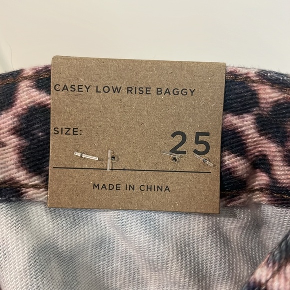 NWT Casey Low Rise Baggy Leopard Jeans Size 25 - Picture 6 of 9